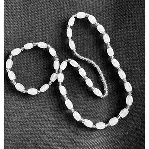 Set of 2 white jade stretch bracelet And Necklace